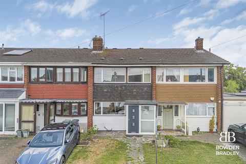2 bed property, in Maypole Drive, £425,000