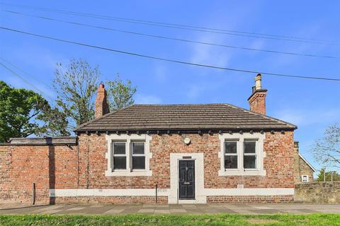 3 bed property, in Saltwell Road South, £179,950