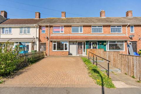 3 bed property, in Cornwall Grove, £129,995