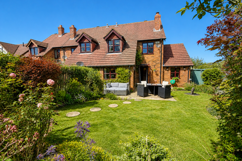 3 bed property, in Silver Birch Drive, £400,000