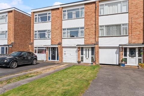 3 bed property, in Brunel Close, £300,000