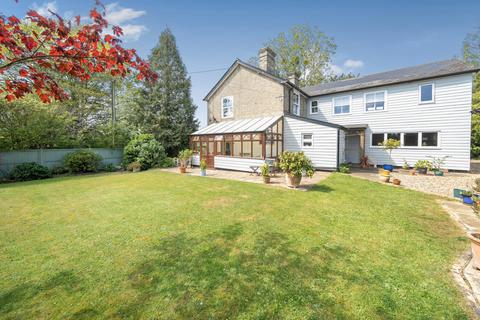 5 bed property, in Kates Lane, £725,000