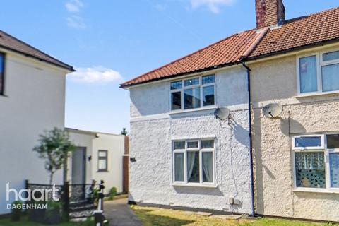 2 bed property, in Thompson Road, £350,000