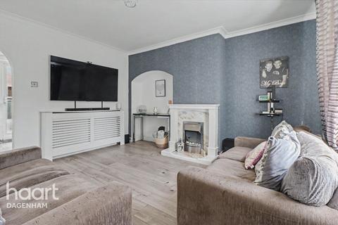 2 bed property, in Thompson Road, £350,000