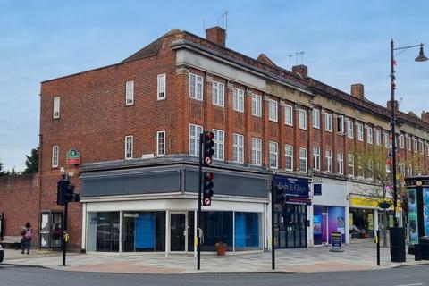 2 bed property, in Main Road, £180,000