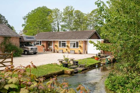 3 bed property, in Kingsclere Road, £1,095,000