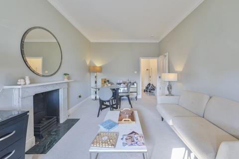 2 bed property, in Egerton Gardens, £775,000