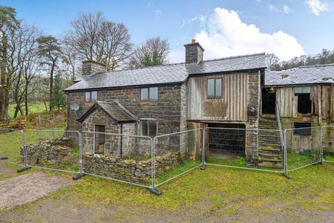 3 bed property, in Bryn Adda Farmhouse, £210,000