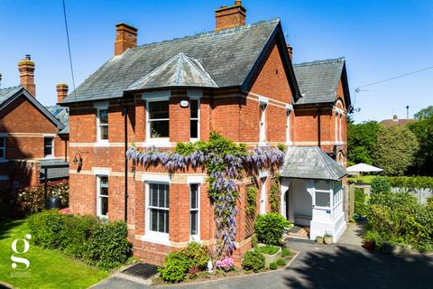5 bed property, in Hafod Road, £795,000