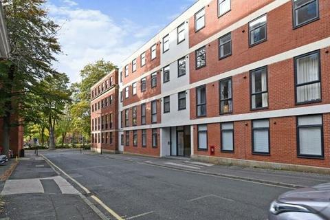 1 bed property, in Cross Street, £70,000