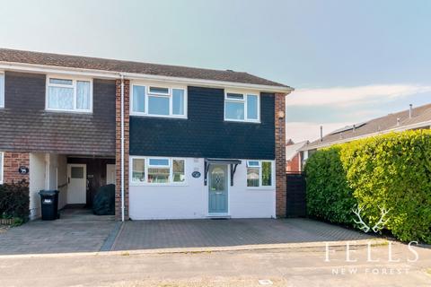 4 bed property, in Hightown Gardens, £400,000