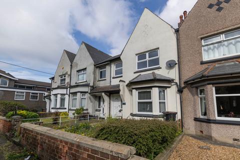 3 bed property, in The Avenue, £120,000