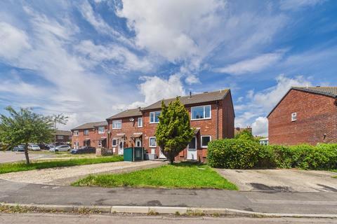 2 bed property, in Bay Tree Close, £259,000
