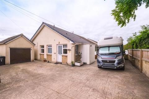 3 bed property, in Rydings Walk, £295,000