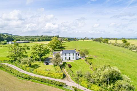 2 bed property, in Oxstart Green Farmhouse, £395,000
