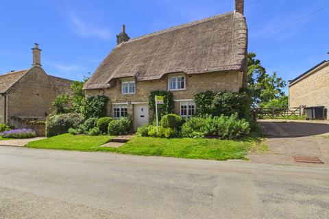 3 bed property, in Main Street, £665,000
