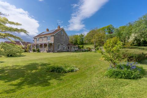 5 bed property, in The Bury, £900,000