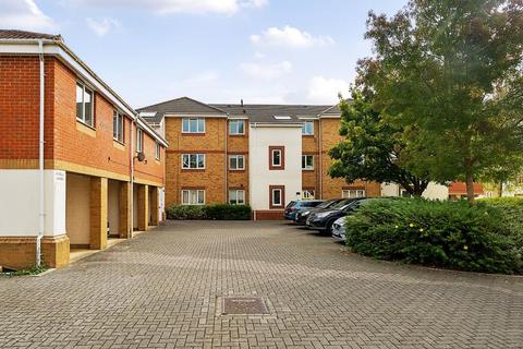 2 bed property, in Redshank Court, £175,000