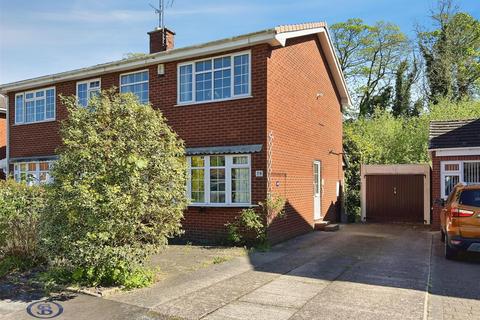 2 bed property, in Belgrave Avenue, £200,000