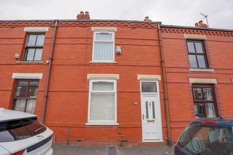 2 bed property, in Diggle Street, £135,000
