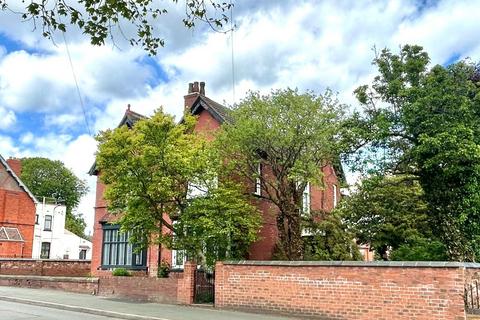 3 bed property, in Goldthorn Hill, £314,950