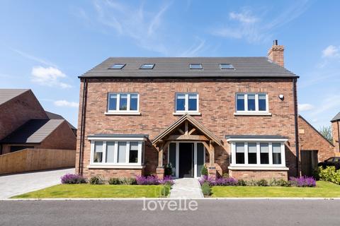6 bed property, in Beck Drive, £845,000
