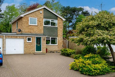 4 bed property, in Cotefield Drive, £525,000