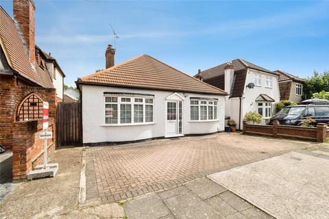 2 bed property, in Hill Crescent, £475,000