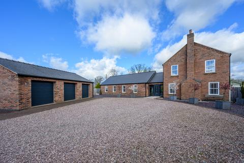 3 bed property, in Cedar House, £800,000