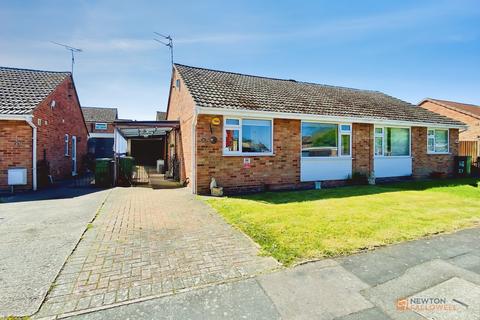 2 bed property, in Kennedy Way, £260,000