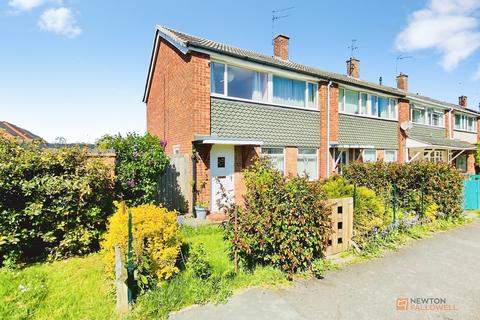 3 bed property, in Shanklin Gardens, £279,950