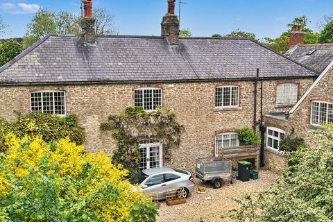 3 bed property, in Weymouth, £475,000