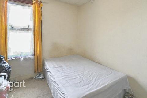 4 bed property, in Cromwell Road, £499,950