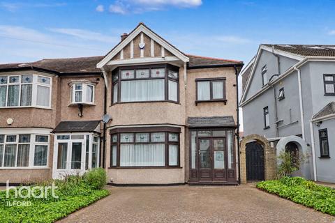 3 bed property, in Lynton Crescent, £625,000