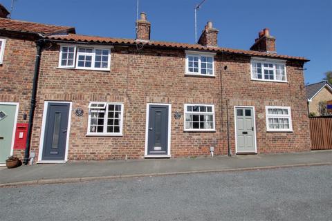 2 bed property, in Main Street, £199,950