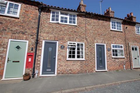 2 bed property, in Main Street, £199,950