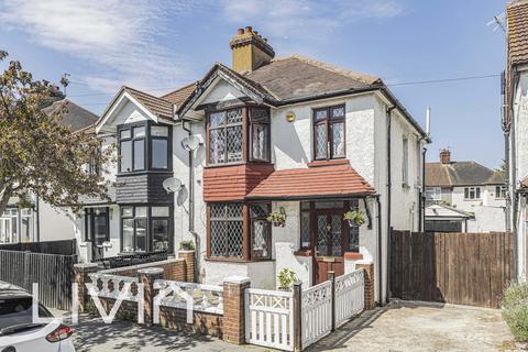 3 bed property, in Westbourne Road, £475,000