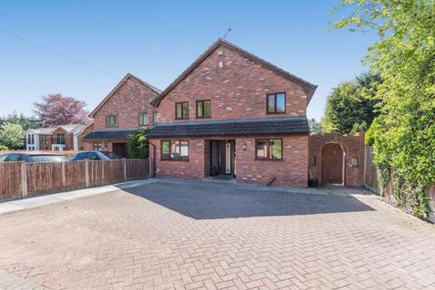 4 bed property, in Old Warren, £500,000