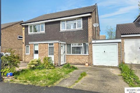 2 bed property, in Burnham Drive, £210,000