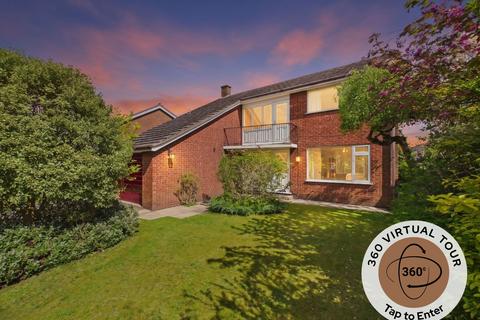 3 bed property, in Roman Way, £400,000