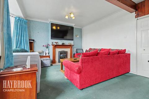3 bed property, in Earl Marshal Road, £190,000