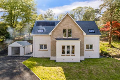4 bed property, in Rahane, £580,000