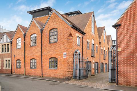 1 bed property, in St Thomas Street, £350,000