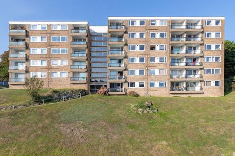 2 bed property, in Collingwood Rise, £175,000