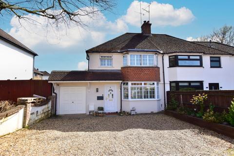 3 bed property, in Hyde Lane, £675,000