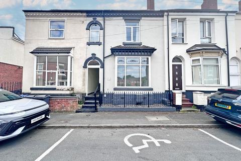 4 bed property, in Compton Road, £300,000