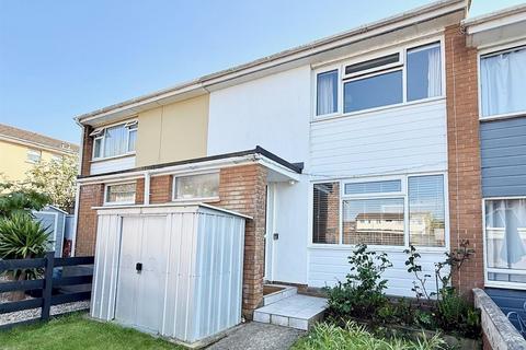 2 bed property, in Hart Manor, £265,000