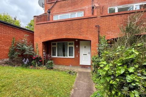 1 bed property, in Ambleside Walk, £195,000