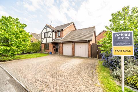 4 bed property, in Bullfinch, £450,000