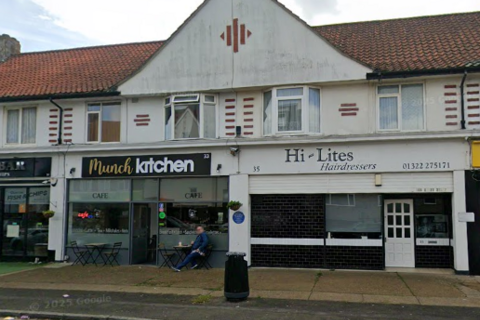 2 bed property, in Chastilian Road, £230,000